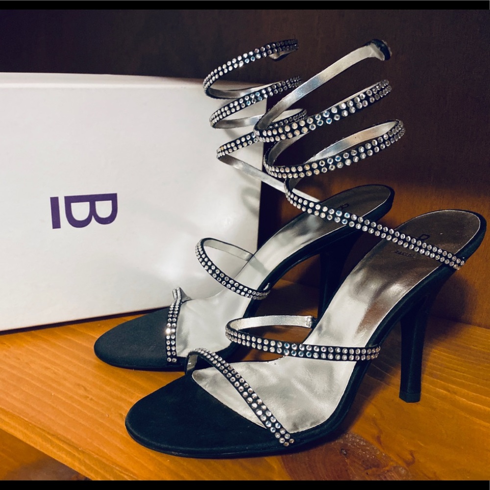 👠Bakers Women’s - Black Serpent Rhinestone Heel👠
